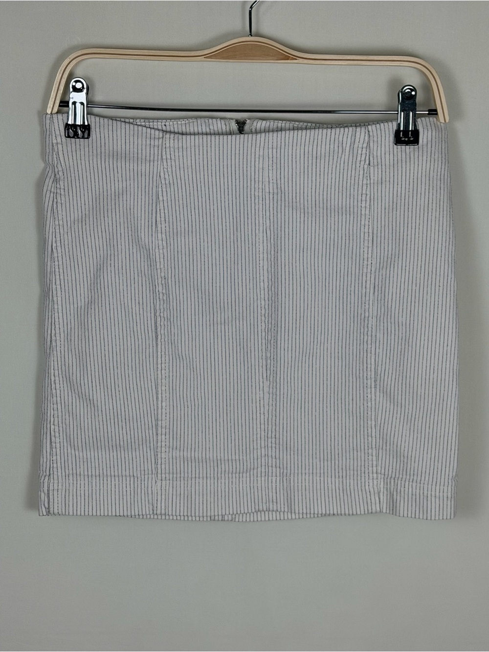 Free People White Pinstripe Bodycon Mini Skirt Size 6 Fitted Back Zip Preppy